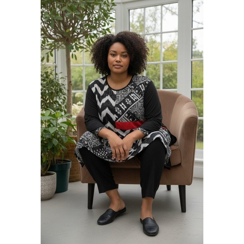 👚 **FOR SALE: Serengeti Multi-Pattern Blouse – Size 3X!** 👚